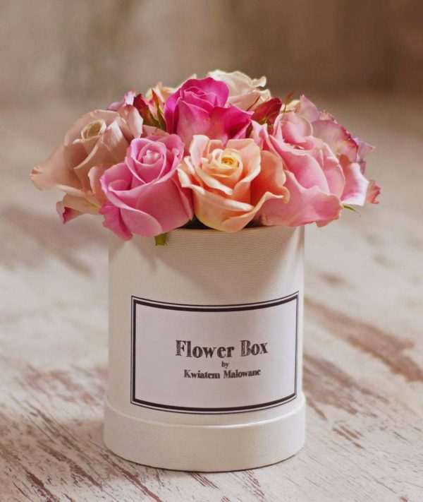 Flower Box Łódź w małym okrągłym pudełku z pastelowymi różami