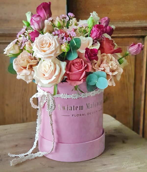 Różowy Flokowany Flower Box z kolorowymi kwiatami